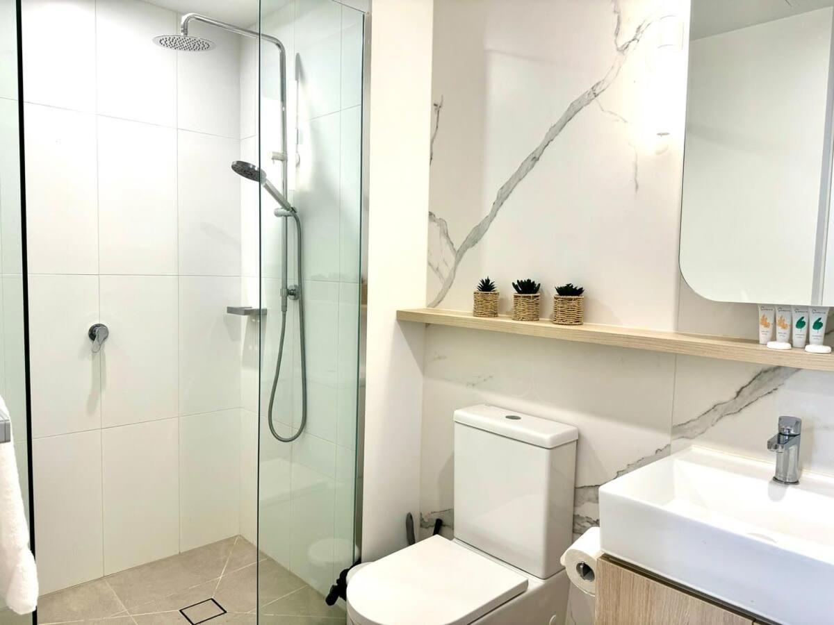 Chic 1Br Apt Urban Retreat Pool Parking Gym Box Hill Exterior photo